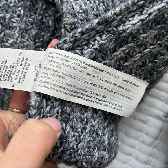 Abercrombie & Fitch Sweater Size S - Picture 3 of 3